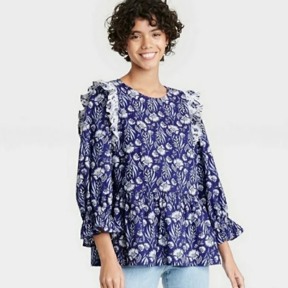 Universal Thread XL  blue floral blouse